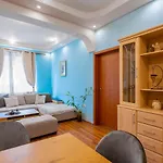 Spacious 3Bd Central Apartment