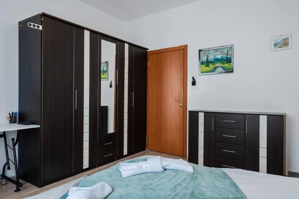 Spacious 3bd Apartment *
