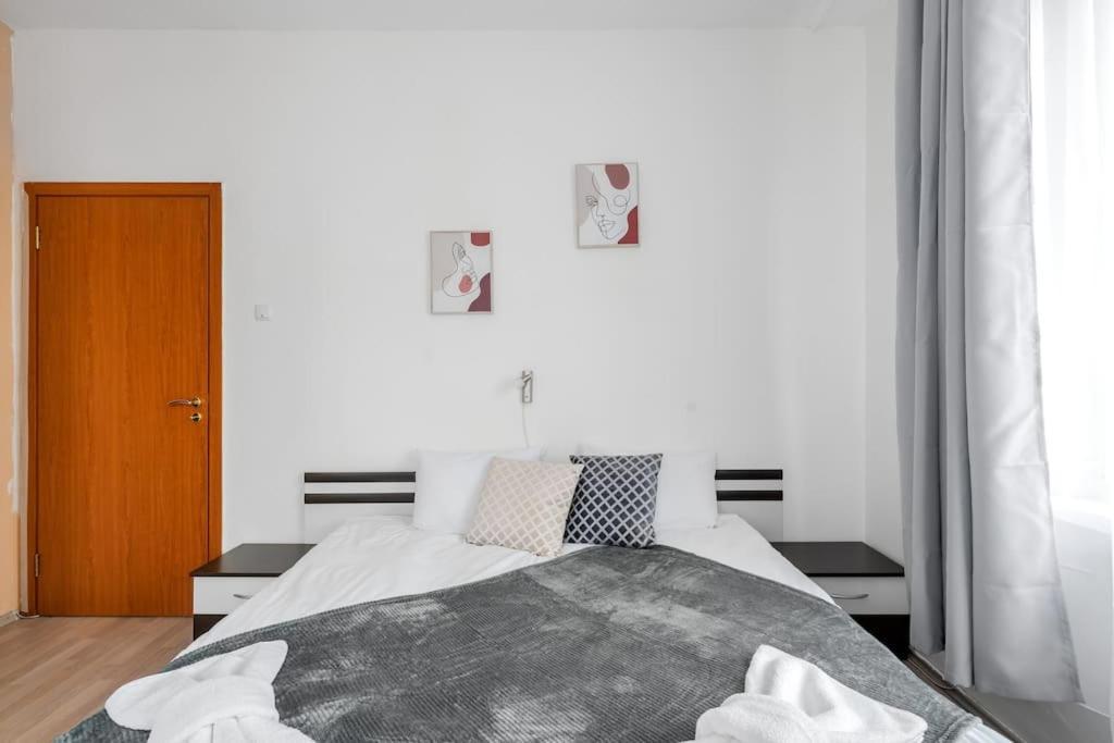 Spacious 3bd Apartment *
