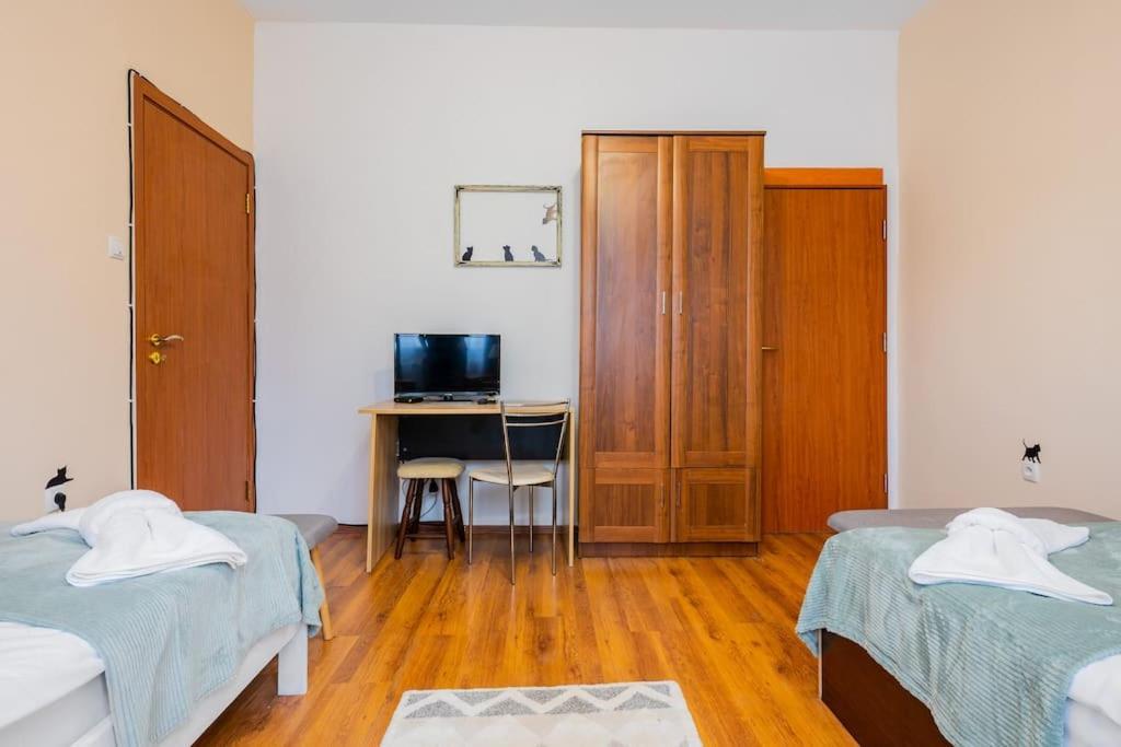 Spacious 3bd Apartment *